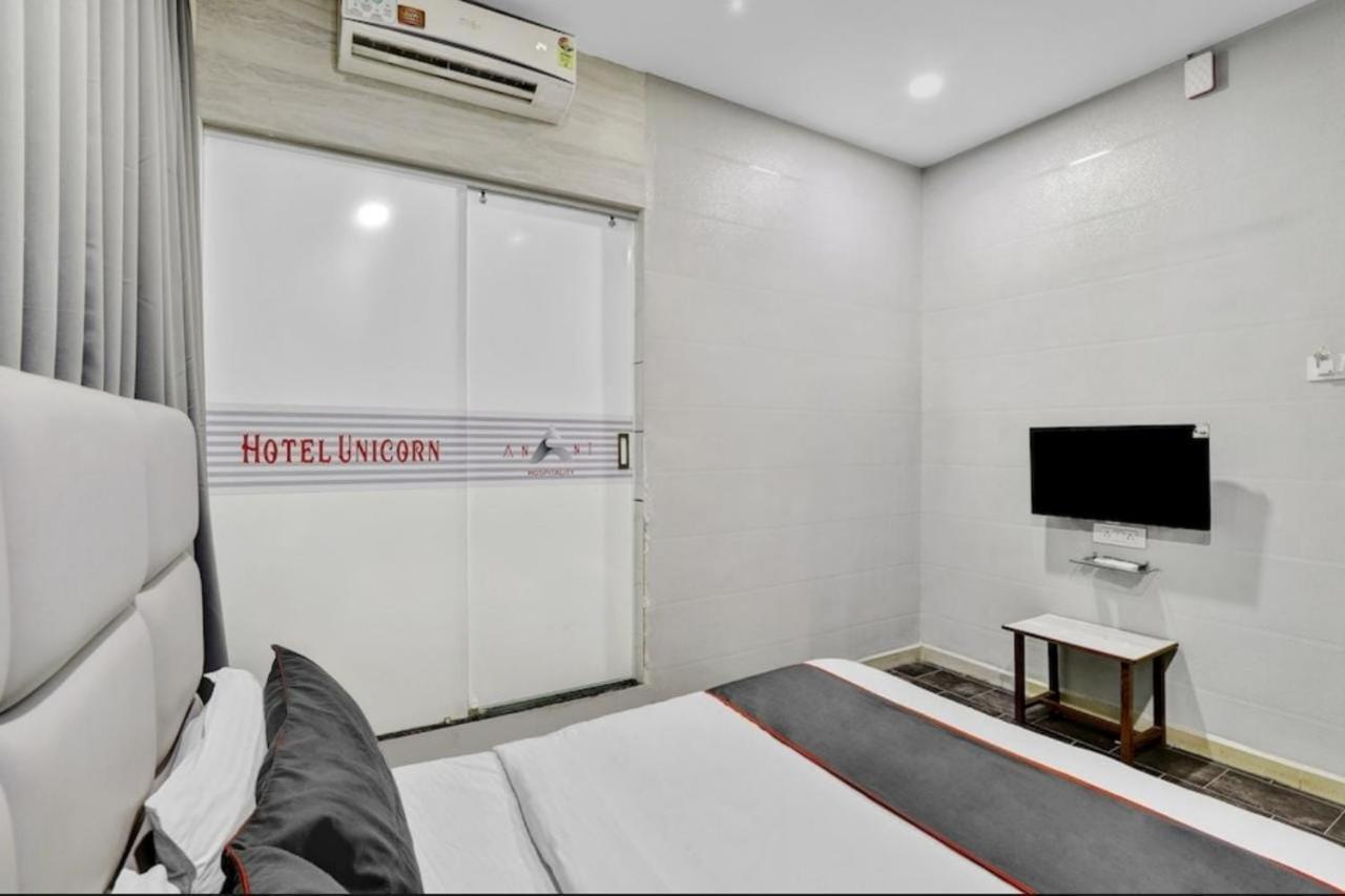 Hotel Unicorn, Сурат Екстериор снимка